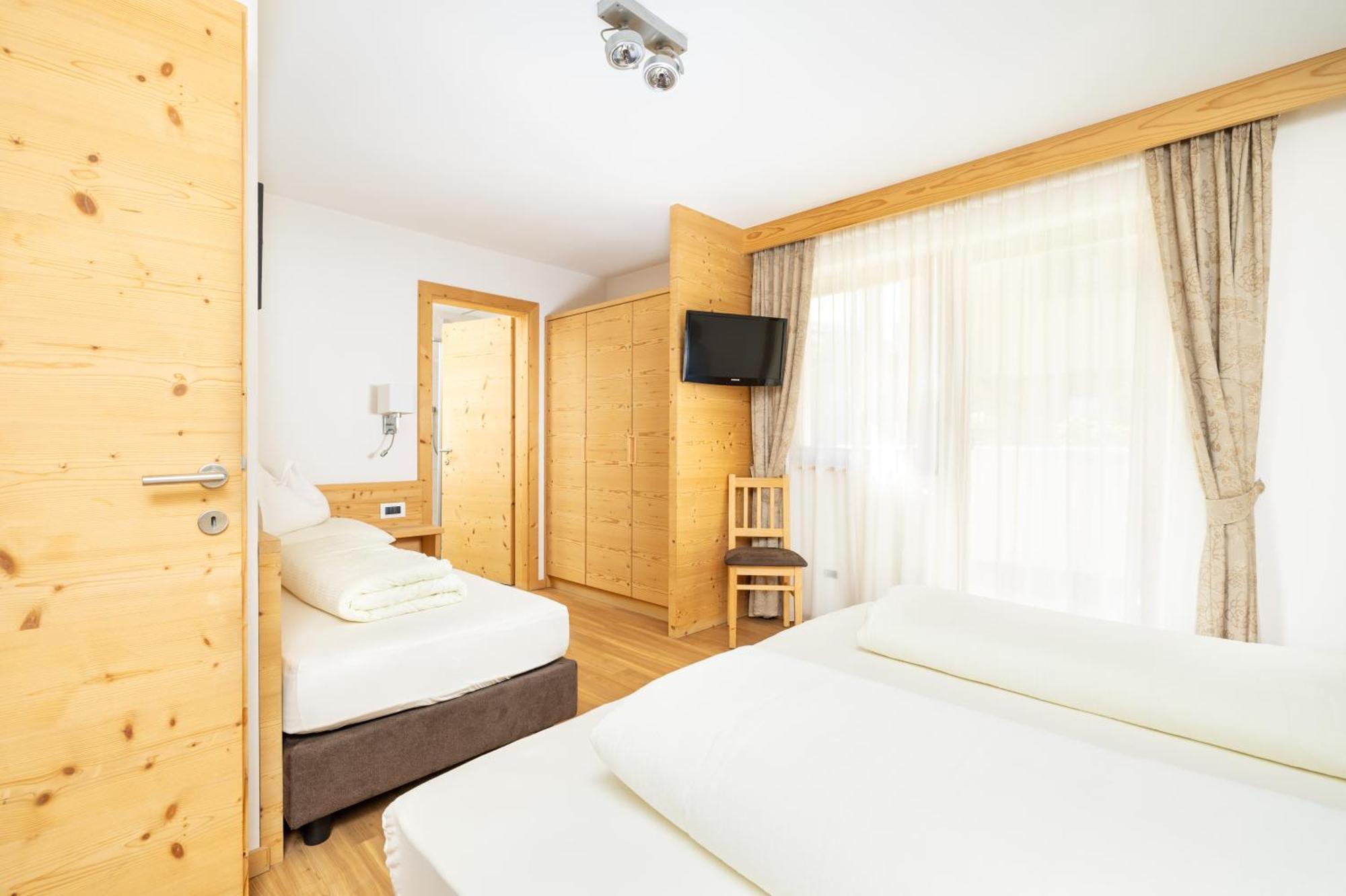 Ciasa Sopla Apartment San Cassiano  Luaran gambar