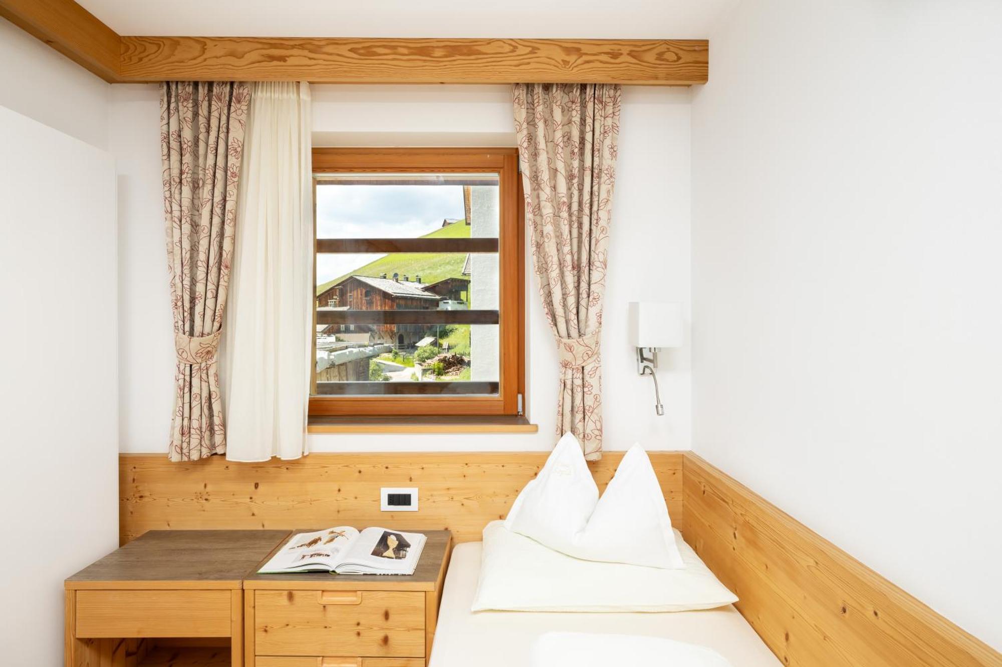 Ciasa Sopla Apartment San Cassiano  Luaran gambar